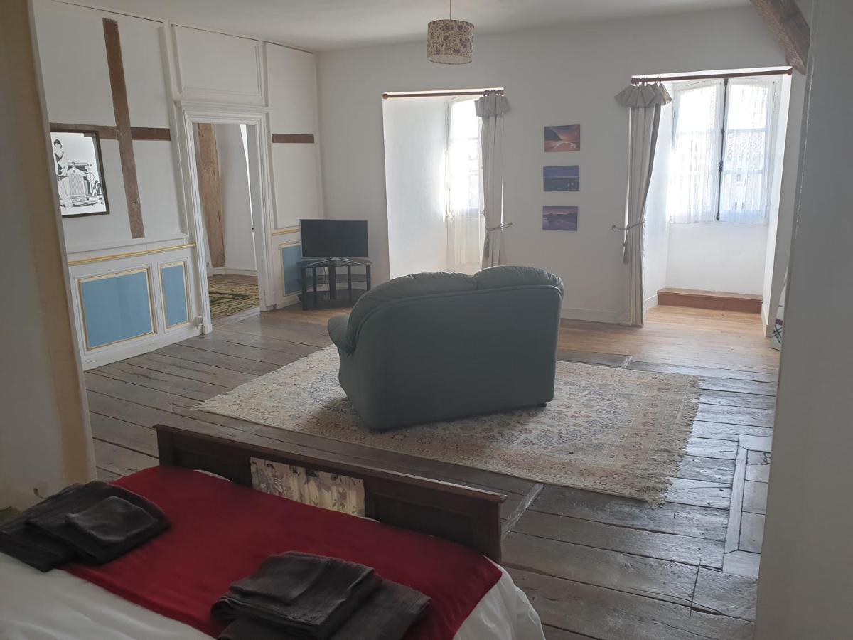 Le Chateau Chateauponsac Екстер'єр фото